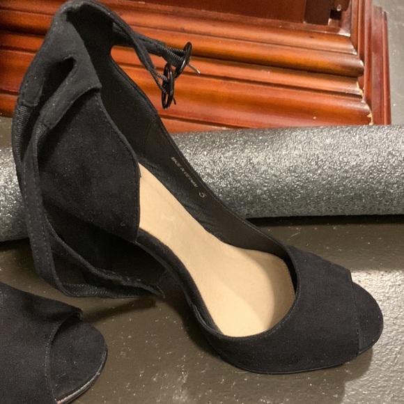 Black ankle strap heels - Picture 6 of 6